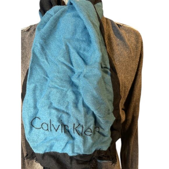 Calvin Klein Blue Black Viscose Warm Fringe Trim Scarf Women Sz OS - Picture 3 of 5